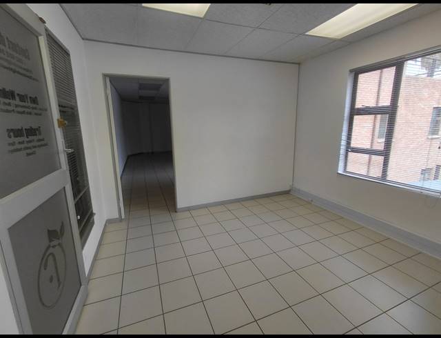 51M² OFFICE TO LET IN FOURWAYS